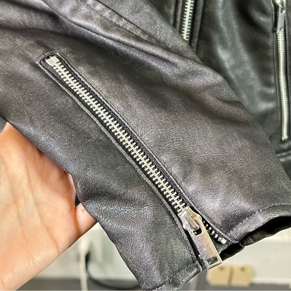 Universal Thread Women's Classic Moto Faux Leather Jacket Black Size M - Picture 3 of 11
